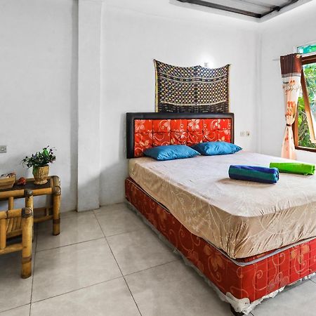 Palulu Garden Homestay Labuan Bajo Exteriör bild