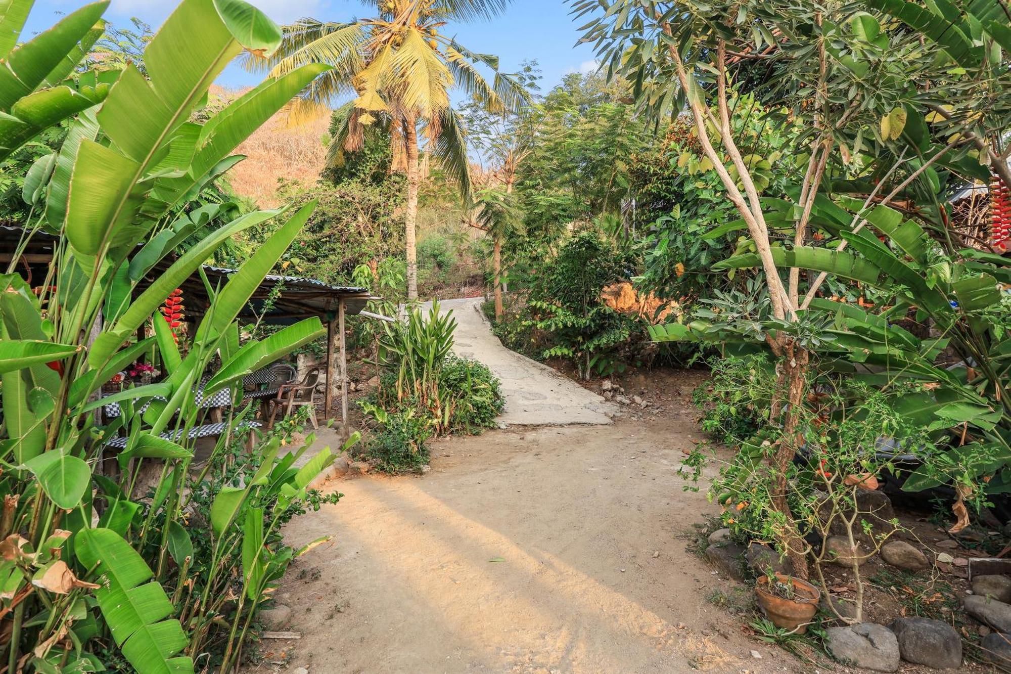 Palulu Garden Homestay Labuan Bajo Exteriör bild
