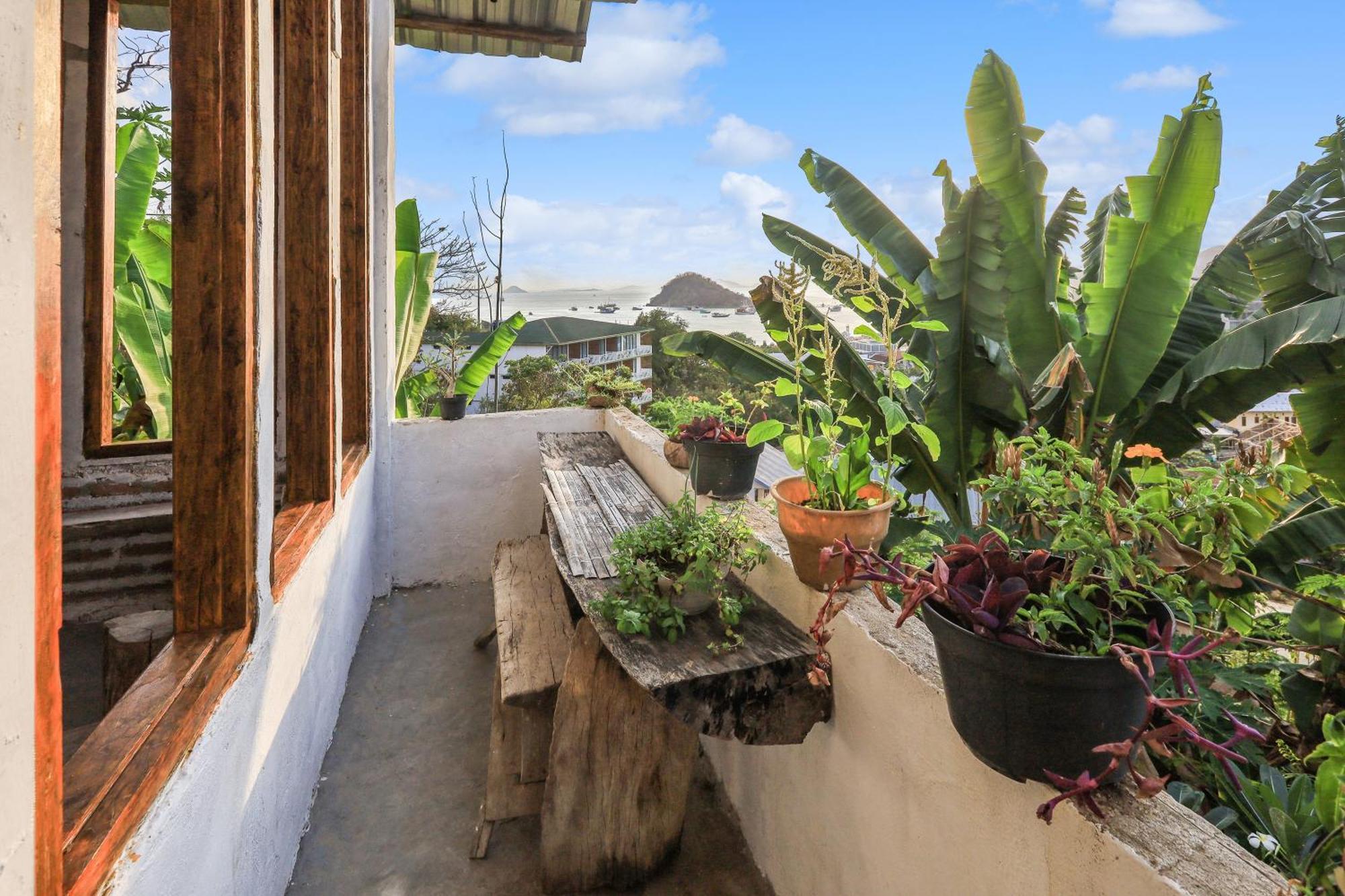 Palulu Garden Homestay Labuan Bajo Exteriör bild